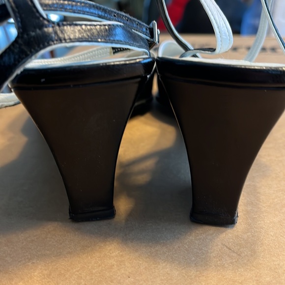 Womens leather sandals - Picture 4 of 5